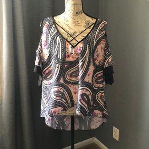 Medium cold shoulder high low bisou bisou top